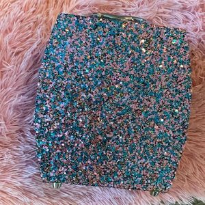 This is a very nice makeup holder, cute and portable, barely used